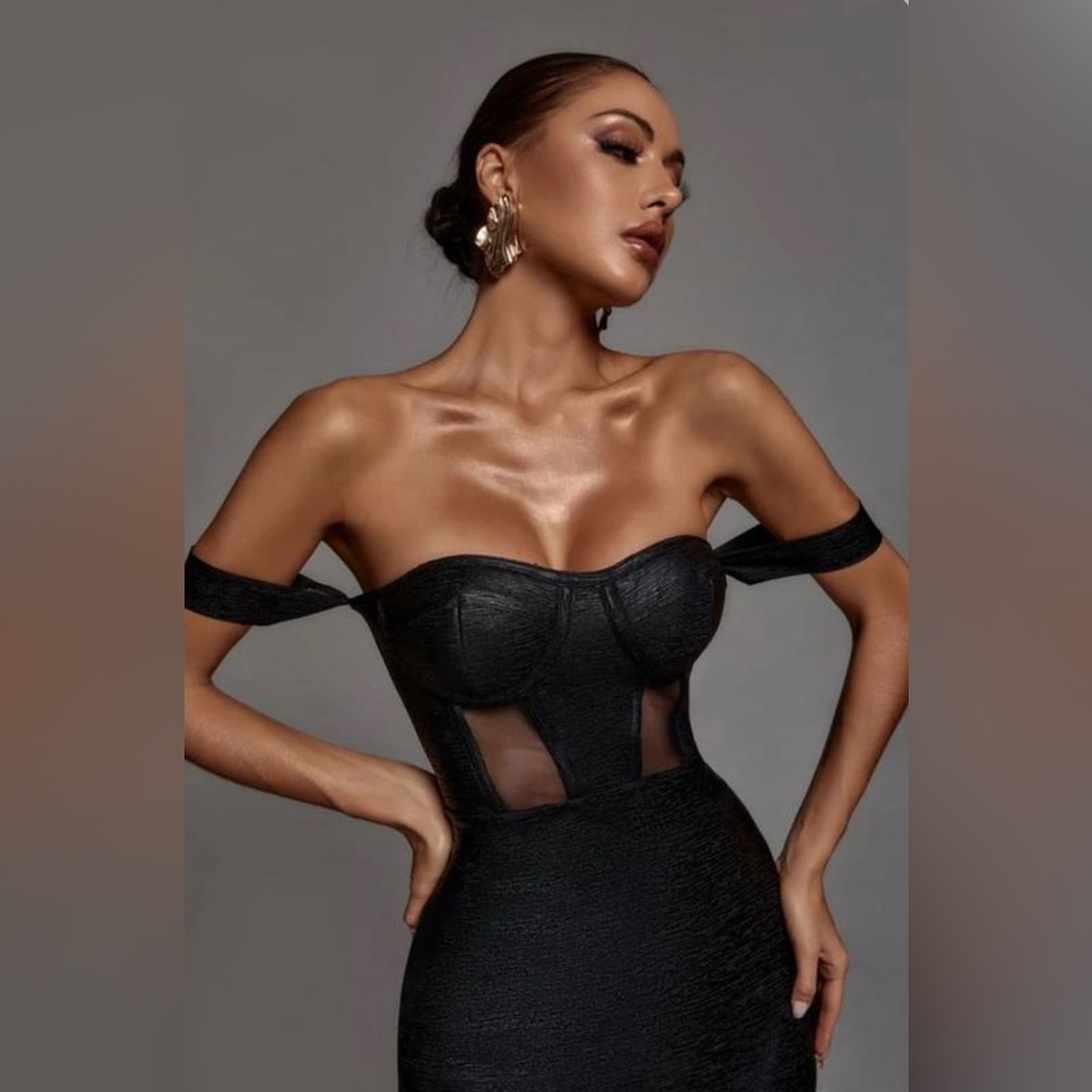 NWT MISS CIRCLE OFF SHOULDER BLACK METALLIC BANDAGE DRESS. SIZE L